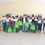 Fundación El Demócrata entrega kits alimenticios a más de 70 jóvenes en Villa Altagracia